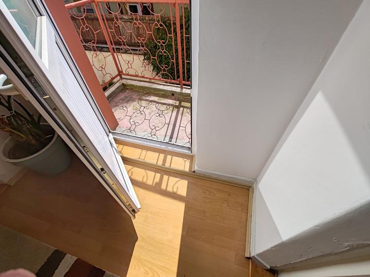 Casă cu 3 camere cu Canalizare în Central