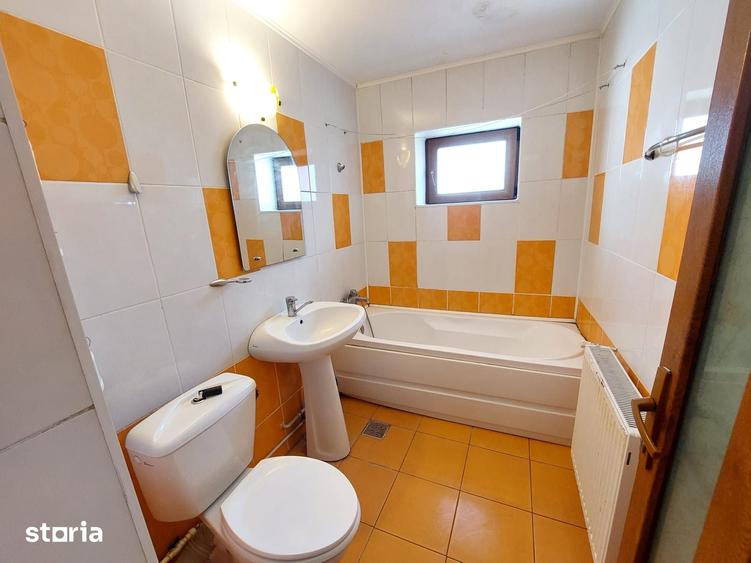 Apartament cu 4 camere decomandat în Micro 8