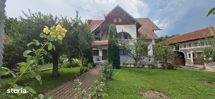 Casă cu 4 camere în Căprioru