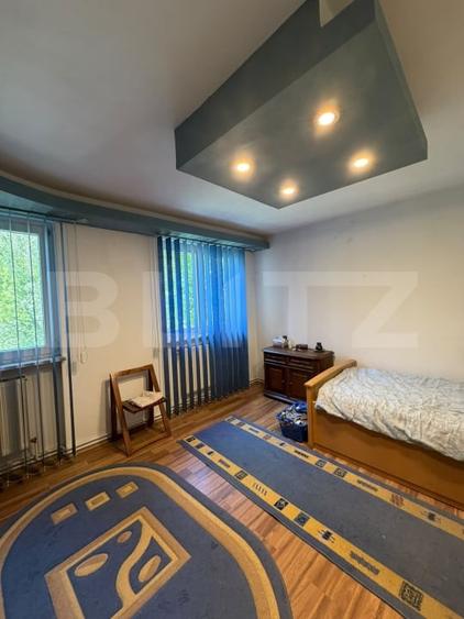 Apartament cu 4 camere decomandat în Rovinari