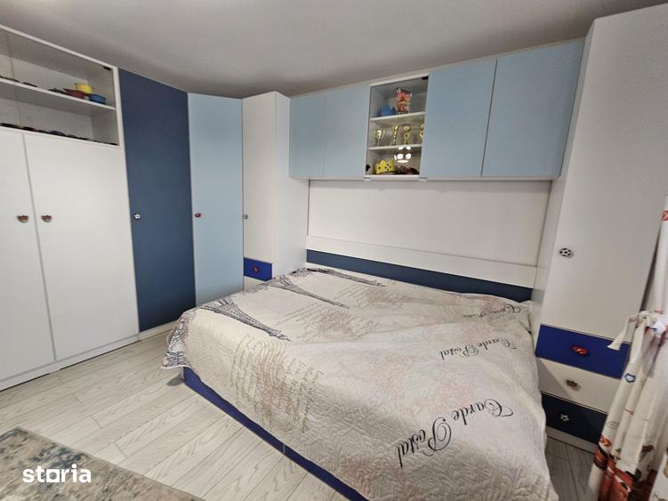 Casă cu 5 camere cu Teren 250 Mp în Cățelu