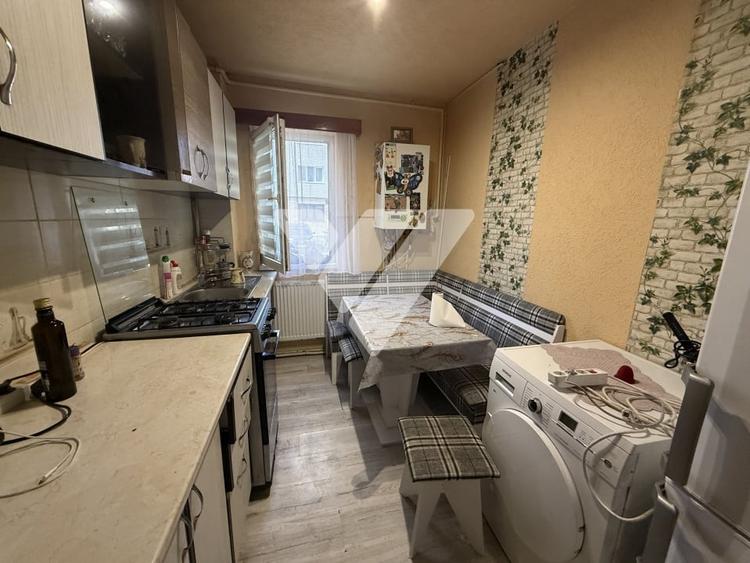 Apartament cu 2 camere semidecomandat, mobilat în Vasile Aaron
