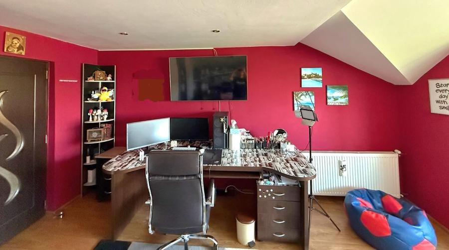 Casă cu 5 camere cu Teren 1000 Mp în Colonia Bod