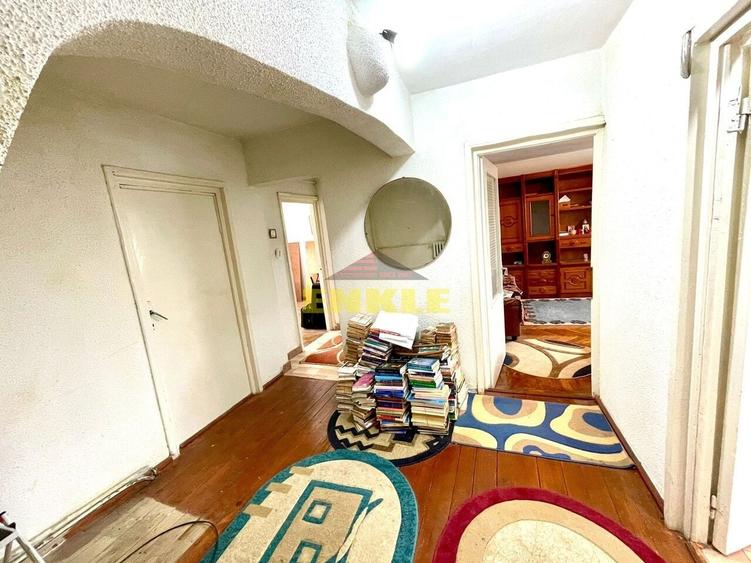 Apartament cu 3 camere decomandat în Central