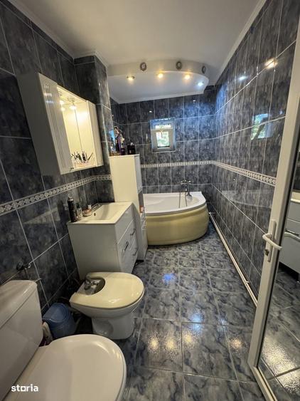 Apartament cu 4 camere decomandat în Micro 16
