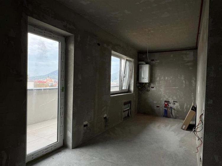 Penthouse cu 3 camere semidecomandat în Orașul Vechi