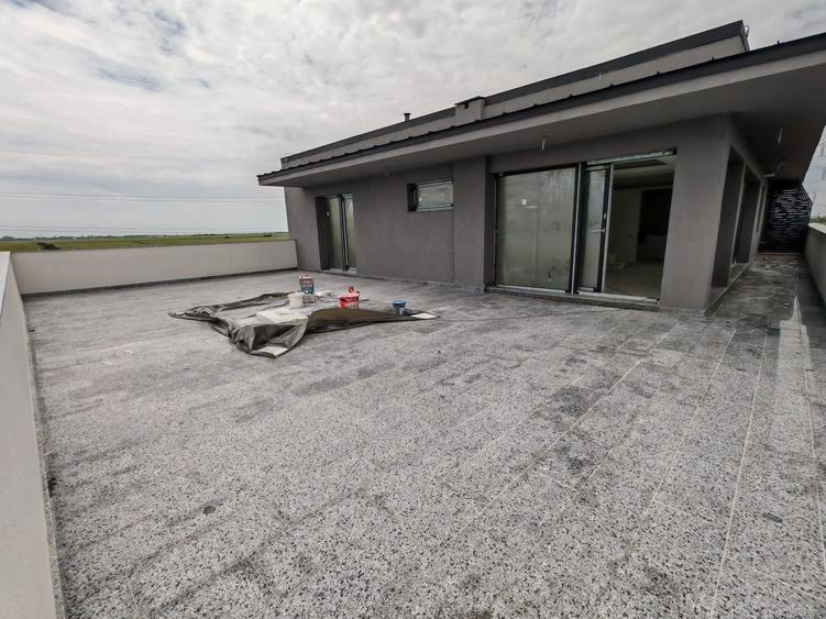 Apartament cu 4 camere decomandat în Berceni