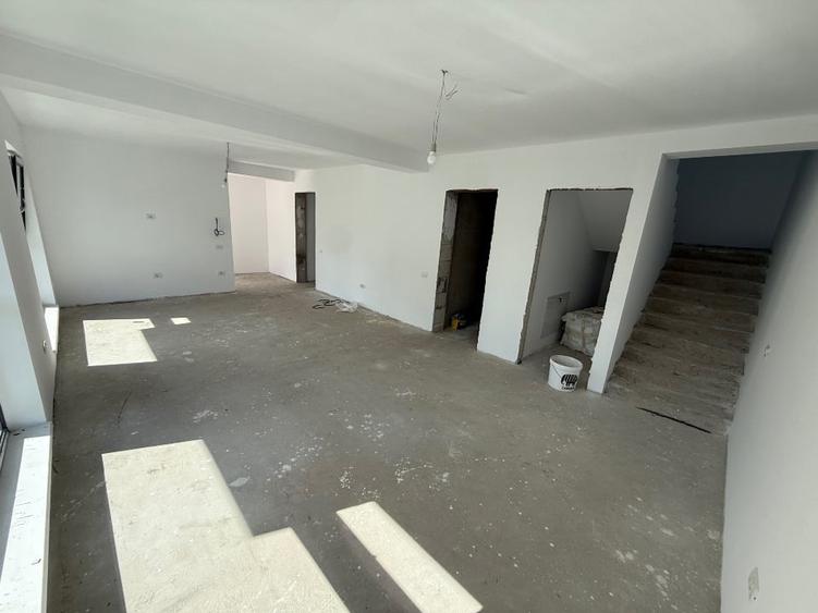 Casă individuală cu 4 camere cu Teren 265 Mp în Valu lui Traian