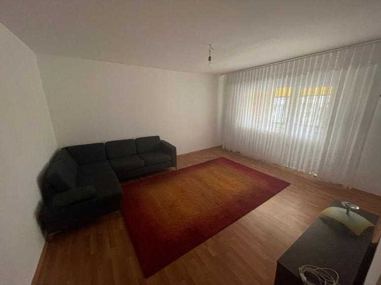 Apartament cu 3 camere în Prundu