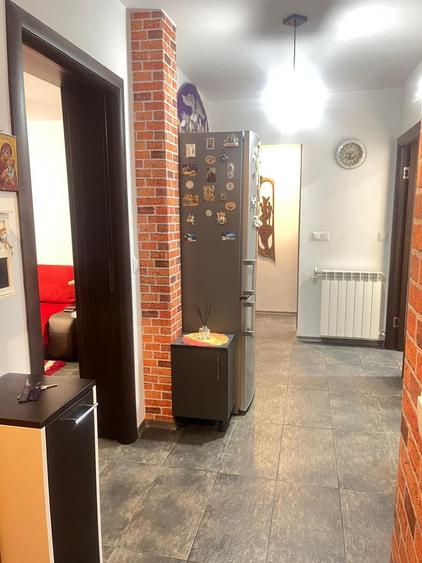 Apartament cu 3 camere decomandat în Crișan