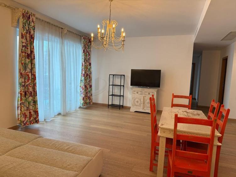 Apartament cu 4 camere decomandat în Aviatorilor