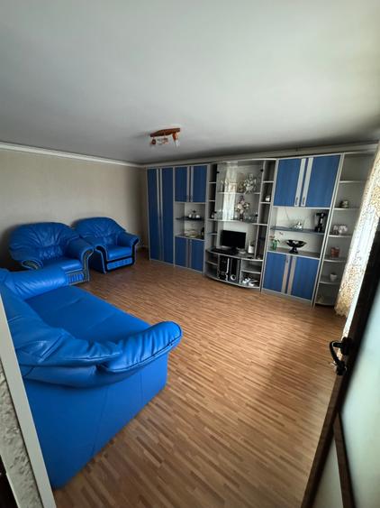 Casă individuală cu 7 camere cu Teren 4000 Mp în Exterior Est