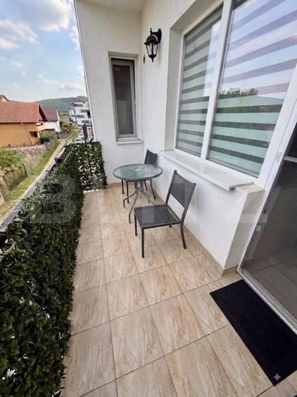 Apartament cu 3 camere semidecomandat, mobilat în Florești