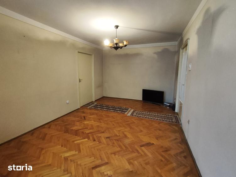 Apartament cu 2 camere semidecomandat în Tei