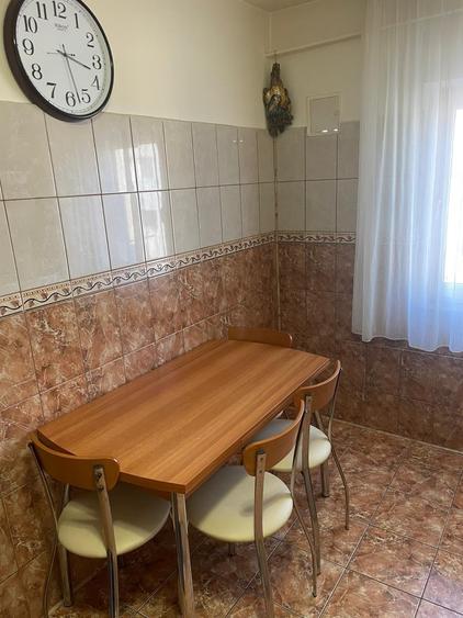 Apartament cu 2 camere semidecomandat, mobilat în Narcisa