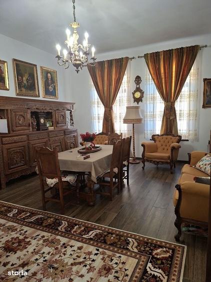 Casă cu 4 camere în Central