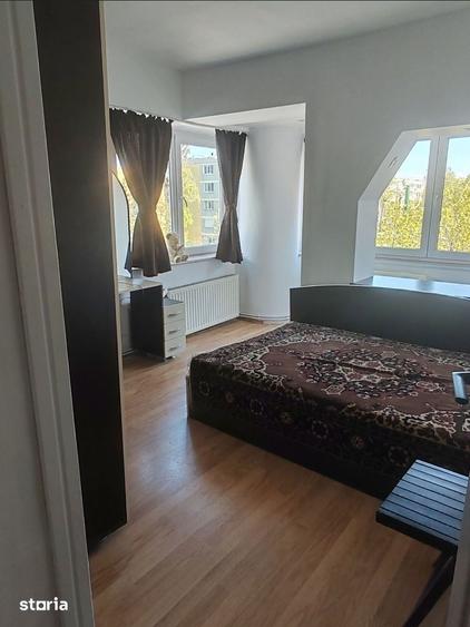Apartament cu 4 camere în Tractorul