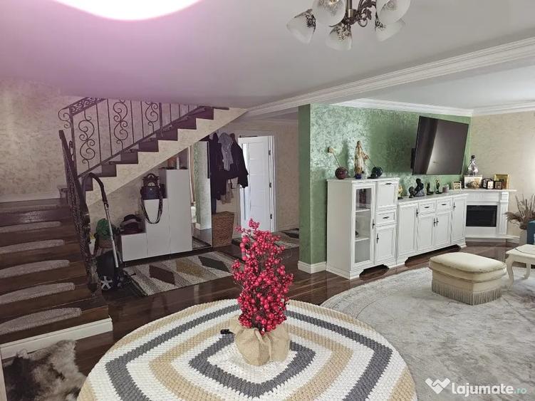 Casă cu 4 camere cu Teren 2000 Mp în Central