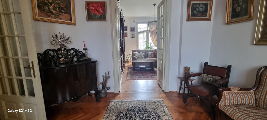Apartament cu 4 camere semidecomandat în Calea Victoriei