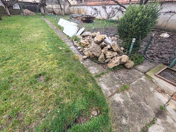 Casă individuală cu 4 camere cu Canalizare în Central