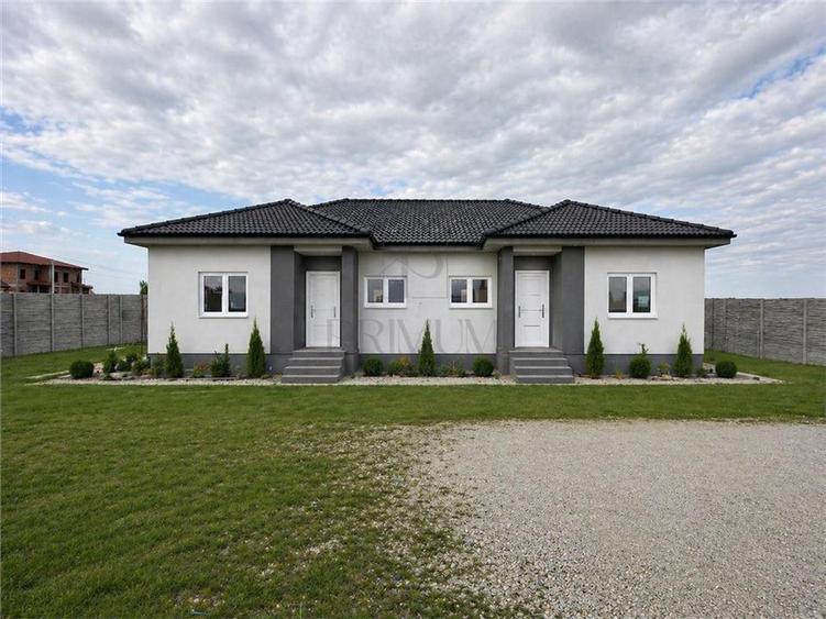 Duplex cu 3 camere cu Canalizare în Moșnița Nouă