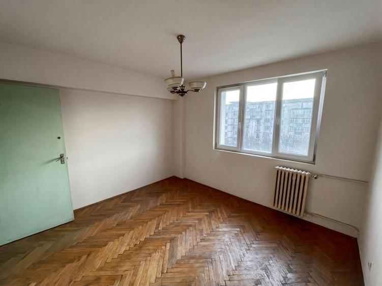 Apartament cu 2 camere semidecomandat în Bucur Obor