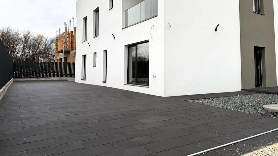 Apartament cu 4 camere decomandat în Central