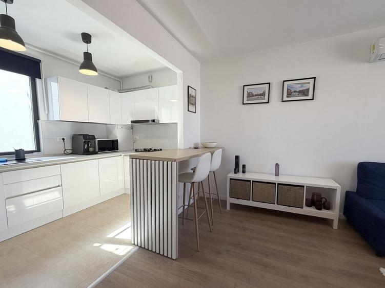 Apartament cu 2 camere semidecomandat, mobilat în Pipera