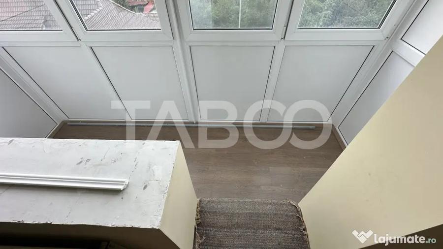 Apartament cu 4 camere decomandat în Ștrand