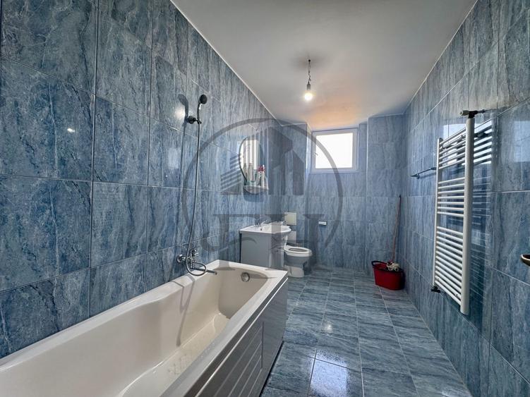Apartament cu 3 camere decomandat în Sud