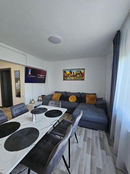Apartament cu 3 camere decomandat, mobilat în Jucu
