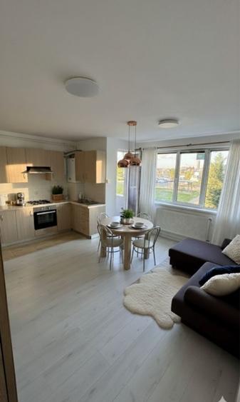 Apartament cu 3 camere semidecomandat, mobilat în Florești — fotografia 1