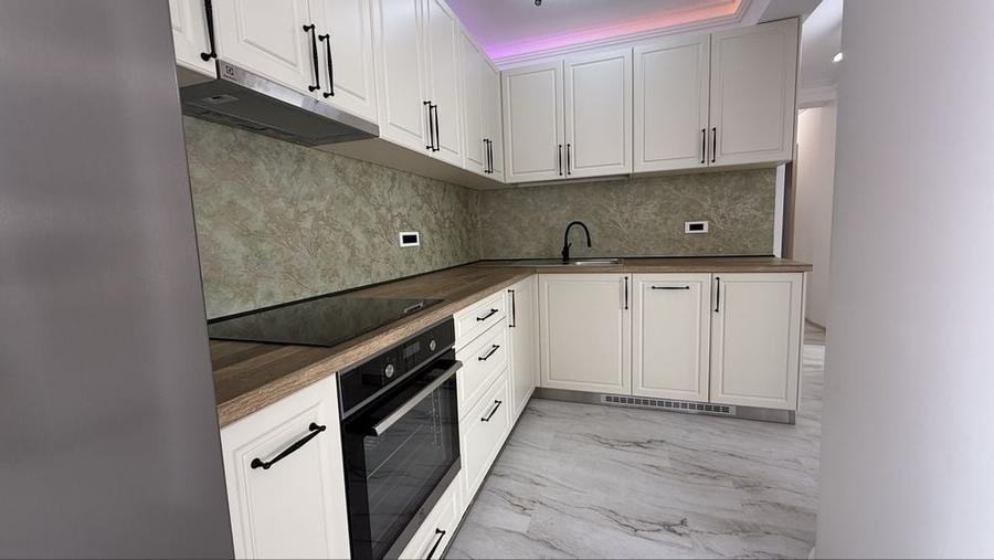 Apartament cu 3 camere decomandat în Spitalul Județean