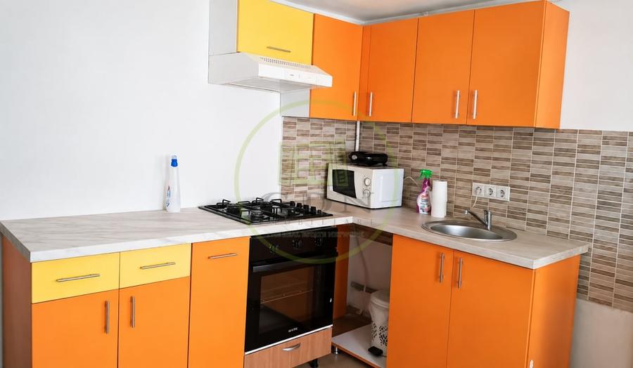 Apartament cu 3 camere semidecomandat, mobilat în Trei Stejari