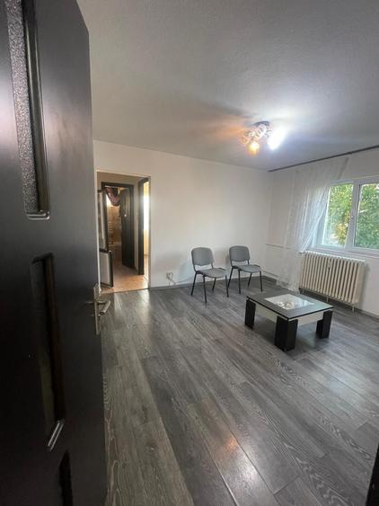 Apartament cu 2 camere semidecomandat în Berceni