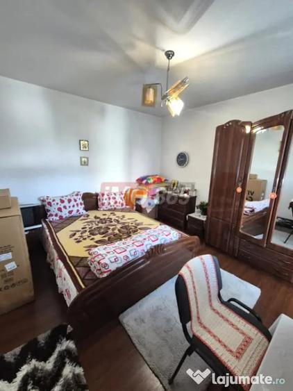 Apartament cu 3 camere decomandat în Găvana