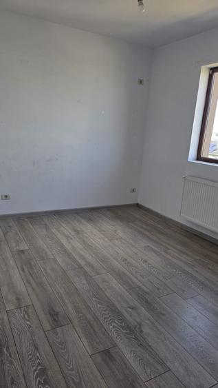 Apartament cu 3 camere decomandat în Dobroești