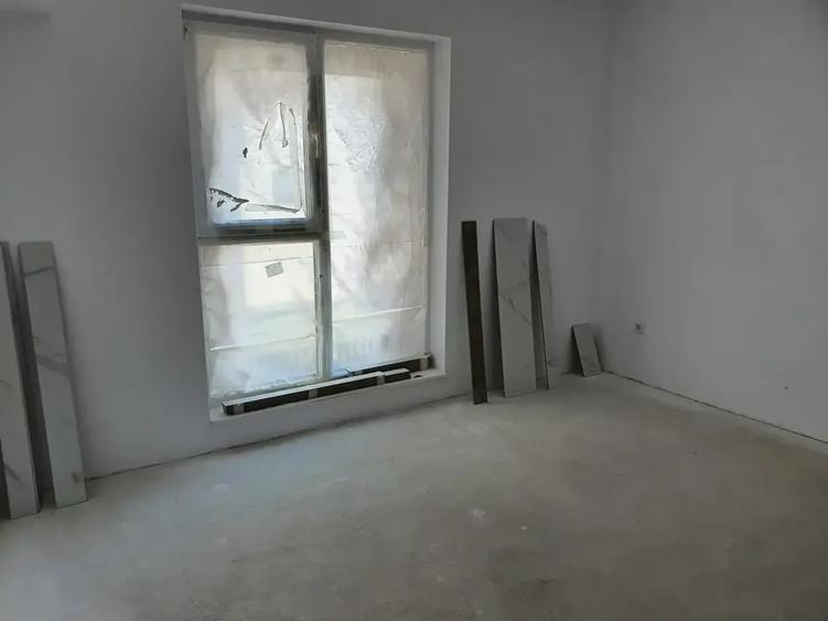 Apartament cu 3 camere decomandat în Titan