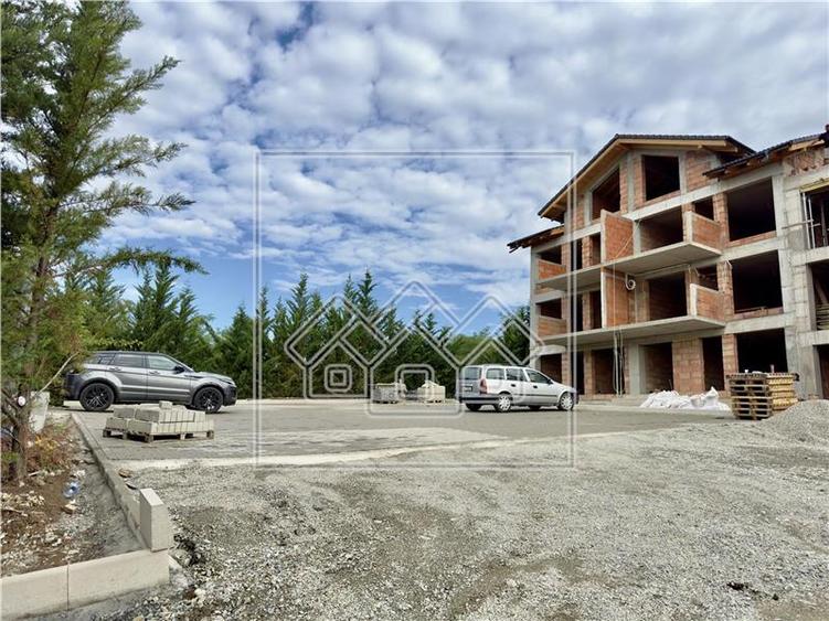 Apartament cu 3 camere nedecomandat în Exterior Vest