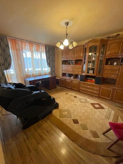 Apartament cu 3 camere semidecomandat în Central