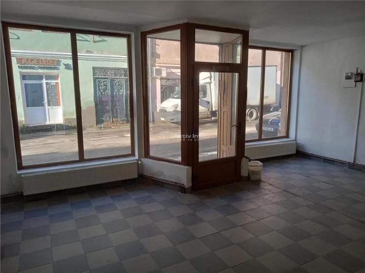 Spațiu comercial, de 80 mp, în Oravița