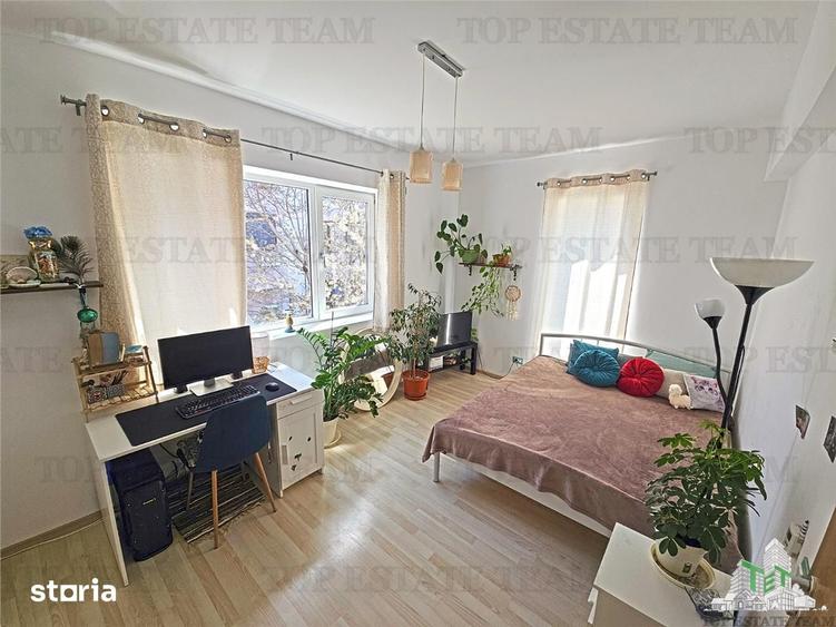 Casă cu 6 camere cu Teren 237 Mp în Năvodari