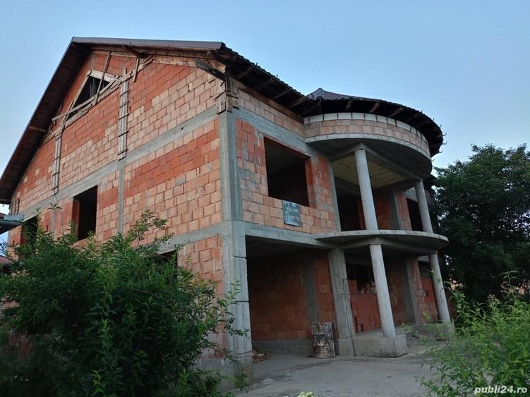 Casă cu 4 camere cu Teren 1200 Mp în Corabia
