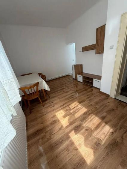 Apartament cu 3 camere decomandat în Rășinari