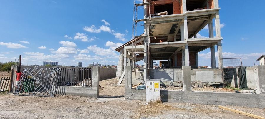 Casă cu 4 camere în Palazu Mare