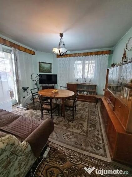 Apartament cu 4 camere decomandat în Central