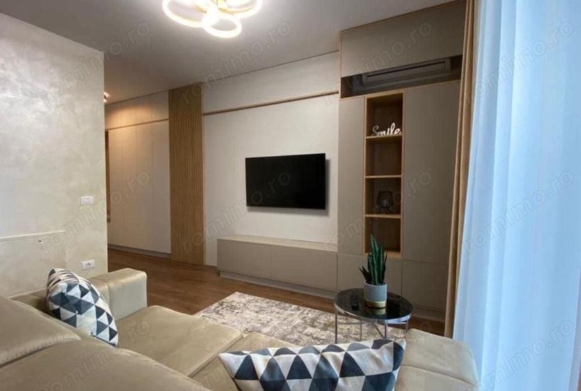 Apartament cu 3 camere semidecomandat, mobilat în Tipografilor