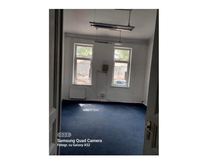 Casă cu 9 camere cu Teren 170 Mp în Vitan