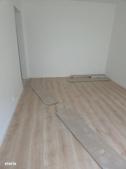 Apartament cu 3 camere decomandat în Berceni