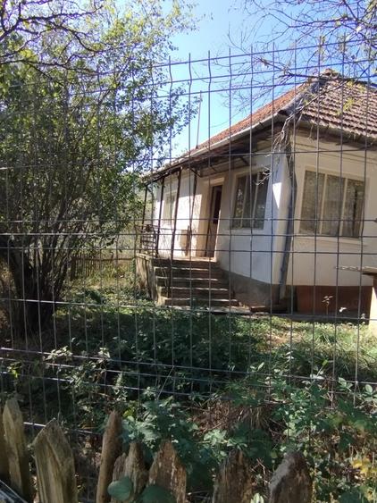 Casă cu 2 camere în Oprișești